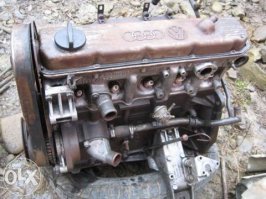 Этот мотор от ауди стоит на половине гольфов и пассатов того времени. 
На крышке даже две эмблемы.
Понятно, что навеска своя, но сам мотор очень ходовой. 
Про кузовню речь не шла.