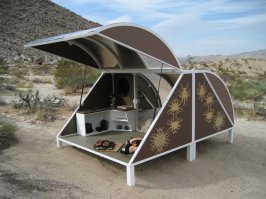 Ха, Гонконг, автор не в курсе, что именно так все на "Западе" и живут, нам в кино показывают виллы и двухэтажные особняки (сделанные из досок), но реальность такова- 
1.Япония
2.Англия
3.США