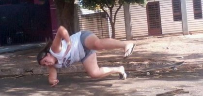 Кажеться мизинчик сломала :)