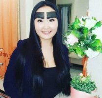 Я знаю как отвлечь внимание от вашего косоглазия 
(с) профессиональный визажист