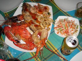 Ужин в тошниловке на Шри Ланке. Там даже кошки так ужинают. Менталитет-с...