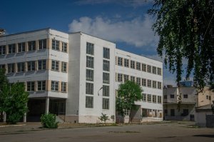 Нормальный у нас в столовке бигос был. Просто готовить уметь надо.
Вот, кстати, и фотку столовой нарыл.