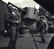 чет меня смущают эти фото кажись не с авианосца это....