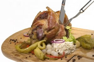 А мне не нравится это блюдо, слабый вкус, немного уксусный. С пивом лучше "Vepřové koleno" с пылу жару а не разогретое естественно. Кто будет в Праге, улица параллельно Вацлавской прощади, называется Politických vezňu, там есть ресторан Bredovský dvůr, так там готовят изумительное колено. Советую.