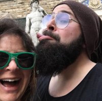 Папа делает весёлые фото с маленькой дочерью и они просто восхитительны