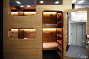 В России тоже такие есть, даже удобнее. На фото двухместный вариант.