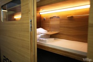 В России тоже такие есть, даже удобнее. На фото двухместный вариант.