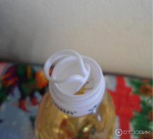 защитная пробка тоже бесит) пару капель всегда попадет на тебя