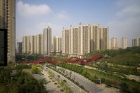 А вокруг мегаполис шумит... 3,6 млн в самом городе, 7 млн с гаком - в городской агломерации.