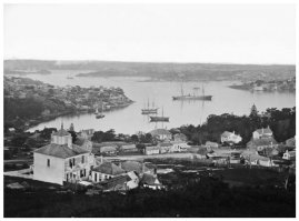 автор, это не может быть Сиднеем 1800 года, поскольку ни фотографии, ни пароходов в 1800 году ещё не было