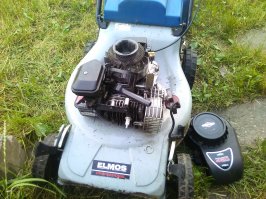 Согласен более чем полностью ! На даче 9 соток,как и автор поста я дачник а не садовод,сосему вся поверхность земли кроме той где стоит дом - газон.В 2005 году купил бензотриммер который до сегодняшних дней живет и здравствует без особого ухода,после работы почистить о травы и ... всё ! Как то в 2013 взял у соседа попробовать газонокосилку и понял что вот оно,т.к надоело как артеллерист ходить с "базукой" на ремне через плечо а потом и траву собирать по всему участку. Сказано сделано,в конце лета купил Газонокосилу ELMOS Professional,итальянская с движком Бригс и Страттон с платиковым !!!! бункером,когда все остальные были с тряпочным .Первый сезон(2014) без проблем откосила с одной доработкой (ребро жёсткости наполовину перекрывало выхлоп),на второй сезон начались проблемы из за движка,он был сделан из говн@,пластилина и прессованного риса. После полумесяца покоса появилась лёгкая вибрация,оказалось изогнулся вал двигателя!!(было визуально доказано это) и нож начал вибрировать,немного но малозаметная вибрация была,и пошло поехало: отвалилось силуминовое ухо крепления бака к движку и он начал отходить,кое как закрепив это дело лопнула планка крепления бака с другой стороны,тоже пофиксили,потом в 2016 году стали плавать обороты и трудный запуск на горячую,оказалось лопнул манифольд(впускной тракт от карба к движку) из углепластика,который ничем не клеется + бензобак отвалился окончательно,стяну всё это дело транспортной лентой и залатав мнифольд изолентой кое как докосил 2016 год(запчастей уже не было на этот тип движка. В 2017 году думаю куплю уже новый движок,кое как покосив хотя бы месяц на останках родного,в 2017 году бобик сдох окончательно,из за уже диких вибраций (вал движка) движок разбил крепления в корпусе косилики и прос то остался на шморгалке в момент очередного запуска.. К чему я это,уже тогда всё было тлен,особенно движок: карбюратор пластиковый,корпус движка силуминовый,шестерни привода распредвала пластиковые,ну и корпус самой газонокосилки из металла 0.8 мм,в местах крпеления движка металл просто разкрошился разойдясь радиальными трещинами. Посмотря много предложений из того что есть даже за 30 к.р всё хлам с сеточным травобункером,который неудобно эксплуатировать.