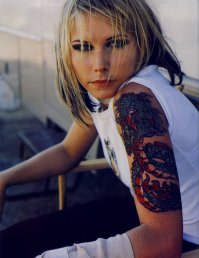 Странно, что никто не вспомнил Нину Перссон (The Cardigans, наверняка многие могут вспомнить клип My favorite game

Ну и, раз уж вспомнили Нуки, можно было вспомнить и Теону Дольникову. Пусть ее история в группе и была короткой, но без нее 100% не было бы группы СЛОТ в том виде, как она есть сейчас. Как минимум часть популярности - именно за счет Теоны
