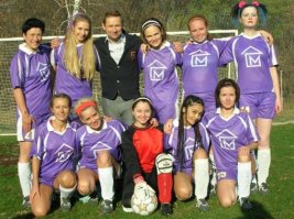 А еще фильм 2011 года "Мужская женская игра".