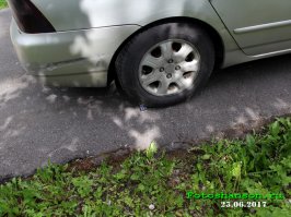 Это упор что бы ни скатилась назад.