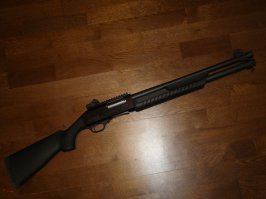 Вот что-что,а деньги,во время Б.о.л.ь.ш.о.г.о п.и.з.д.е.ц.а вещь,абсолютно ненужная...я со своим верным другом (на фото) смогу приобрести намного больше,чем даже с пачкой долларов...а вот золото и камушки,как раз в ходу будут