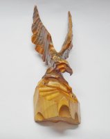 Такая аляповатая шняга продавалась во всех сувенирных отделах московских галантерей. Стоила ...надцать рублей! У знакомого увидел, уже в 90х. С медной табличкой: "Любимому сыну, от папы и мамы, на день семнадцатилетия".