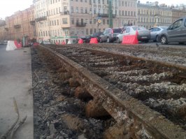 в 2012году на этом мосту трамвайные рельсы менял :)