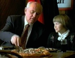 Горбачёв: Пицца хат! Чего не полюбишь за денюшку...