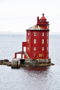 Добавлю свой любимый маяк. Лофотены. Норвегия