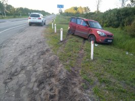 Господа , у меня два вопроса. вот первый - как такая машина с высоким ЦТ не перевернулась? и Второй - это за рулем был вот этот подросший малец?