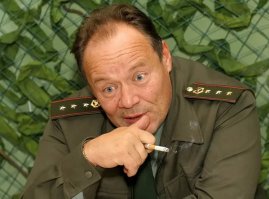 И на день рождения не позвал сволочь.