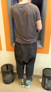 вот такой вчера молодой чел стоял в очереди...