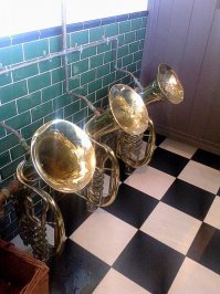 Чем отличается унисон от писсуара?
В писсуар попасть легче.