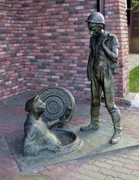 У нас столько памятников, фонтанов и других великолепных обектов, что я удивлюсь, почему мы не туристическая мекка! Вот малая толика веселых памятников