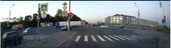 - Желтый? Хер.ня, проскочим, я же на моте.
Жаль, что чувака на авто все равно признают виновным( Хоть он и выезжал на зеленый