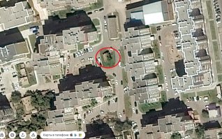 Такое сплошь и рядом, вот яркий пример, когда был частный сектор, началась застройка, 1 человек тоже решил рубить бабла побольше, ему тоже кстати давали 10 или 15 лямов, отказывался хотел больше, а там домик ну максимум 5 на 5 бревенчатый, в итоге, вокруг дома сделали клумбу