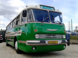 А здесь что не так, кроме чувака с яйцом вместо головы?