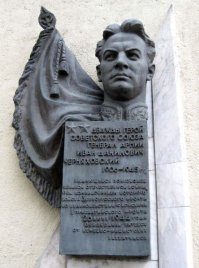 Бюст на проспекте Черняховского в Витебске