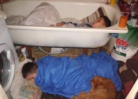 а так до сих пор спят многие дети на Донбассе.
спасибо дяде Путину и дяде Порошенко