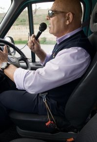 Это Познер? Подрабатывает штоле?