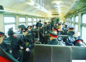 Ипать. Заходишь в электричку напаленный с шмалью на кармане а тут такое.