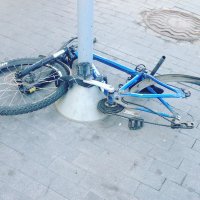 Именно поэтому, когда у меня был велосипед, я привязывал не только раму к столбику, но и колеса, благо тросик позволял. =)