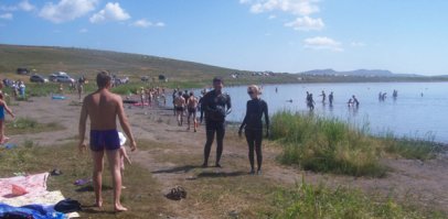 О-о-о-о, классный пост! 
Были мы в Хакасии, на озёрах Иткуль и Тус. Классно отдохнули дикарями. Тус - лечебное, солёное, с грязями.
На Туимском провале с тарзанкой жена прыгала. Кайф!
Рекомендую 
Правда мы на УАЗике стареньком гоняли, а не на Роверах.