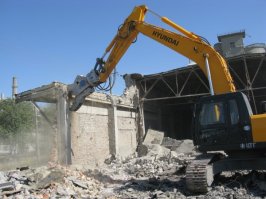 Профессура, вообще то это гидравлические захваты для демонтажа зданий.