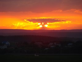 Закат и современные городские пейзажи