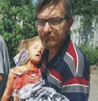 Бедные англичане, как они это выдержали-такую длинную ночь? вон домик у них завалился и автобус опрокинуло, даже кого то убило -это же сколько мужества , чтобы выстоять?Об этом беспримерном подвиге надо знать всем даже спустя 70 лет!

А вот возьмем три года беспрерывных бомбежек и обстрелов Донбасса? Три года укрорейх убивает женщин, стариков и детей, убивает просто за то, что они не хотят чтить фашистов героями -что думают и говорят и делают англичане в связи с этим? Может кто то из англичан ездит на Донбасс -фоточки в Таймс выкладывает? Или они исправно участвуют в кредитовании убийц?