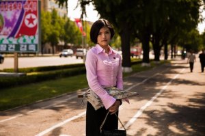 и что же особо скрытого мы увидели? Любой при желании может найти гору нормальных фоток на которых видно, что это обычные люди со своими обычаями и особенностями, живущие получше иракцев и афганцев, ливийцев и сомалийцев. Женщинам не надо носить паранджу, детям обеспечено бесплатное обучение. Да есть недостатки, да есть проблемы -где их нет? Если бы не блокада НАТО уже 60 лет- жили бы еще лучше.
