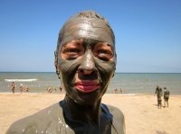 Кстати, кто не обратил внимание, цвет нормального моря:



...и цвет в Геленджике:



В таком "пруду" я и дома поплаваю!