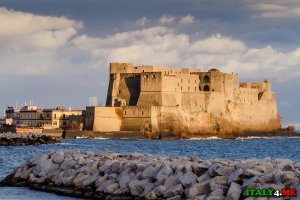 Кастель-дель-Ово Неаполь