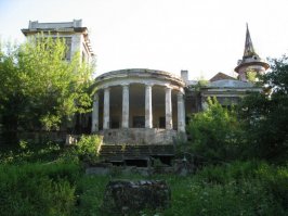 В Кинешме Ивановской области, усадьба Севрюговых (клуб 2-й фабрики в 70-х) и теперешнее состояние (хозяин какой-то ивановский институт)