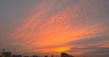 Закат и современные городские пейзажи