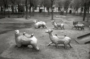 А еще говорят, что советские детские площаки страшные.