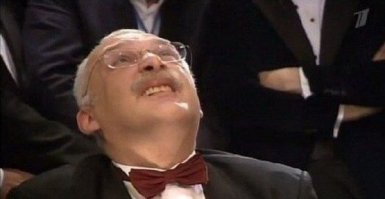 На вопрос о коровах не ответил никто из знатоков-претендентов (а было их около 80-ти), но благодаря своему ржачному ответу Друзь навсегда попал в ЧГК: - Коров привлекает сигнал тепловоза, который напоминает им рёв быка перед соитием.:)