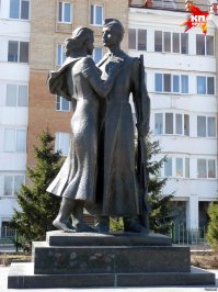 Вот памятник который имеет идею сравните.