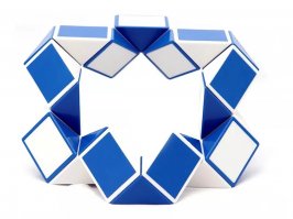 После рубика змейка была популярна некоторое время. Помню, приезжаю в пионерлагерь году в 1985 - все крутят кубик. Я его крутил аж с 1983, умел собирать чуть ли не с закрытыми глазами. Ходил всех учил. За это заработал авторитет среди пацанов  Приезжаю на следующую смену - уже все крутят змейку  В змейке ничего интеллектуального не было. Просто эстетика фигур.