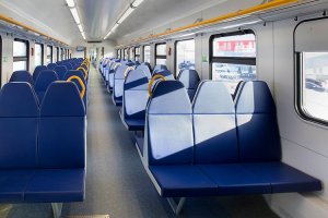 На Рижском направлении Московской железной дороги много новых поездов ЭП2Д. В новостях пишут, что до конца года полностью обновят парк. Стал получать удовольствие от езды на работу. Комфортно, тихо, Wi-Fi, кондиционер. Сел книгу читать, 30 минут и ты в центре. Месячный абонемент по моему маршруту сопоставим по цене с одним баком бензина.